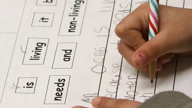 Arizona district faces book-removal backlash