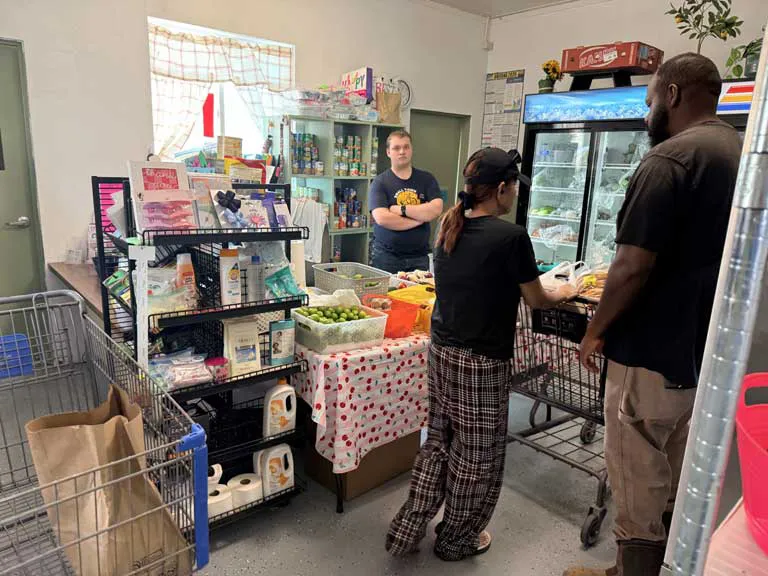 Two mobile food banks come to Pima, Solomon