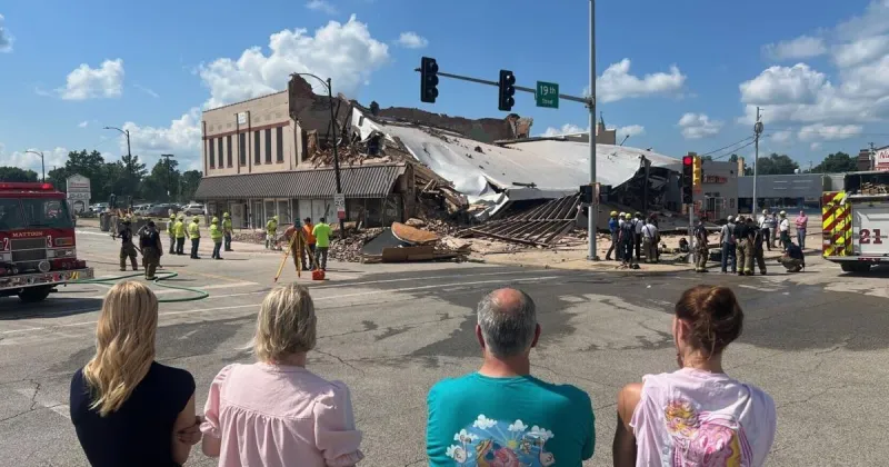 Witnesses describe quick collapse of downtown Mattoon building