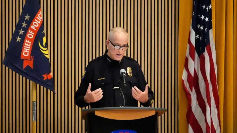 2 Phoenix officers arrested after violent traffic stop