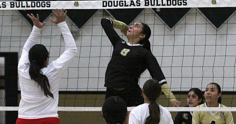 Douglas, Bisbee use scrimmage to prepare for volleyball season openers