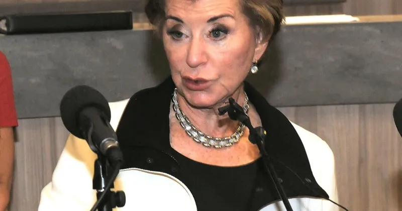 McMahon presses Hobbs to join federal school choice program