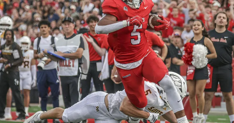 Illinois State tailback Victor Dawson taken to hospital after first-half injury