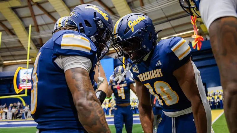 No. 22/20 NAU Carries Momentum into Tucson for Saturday Night Showdown with Arizona