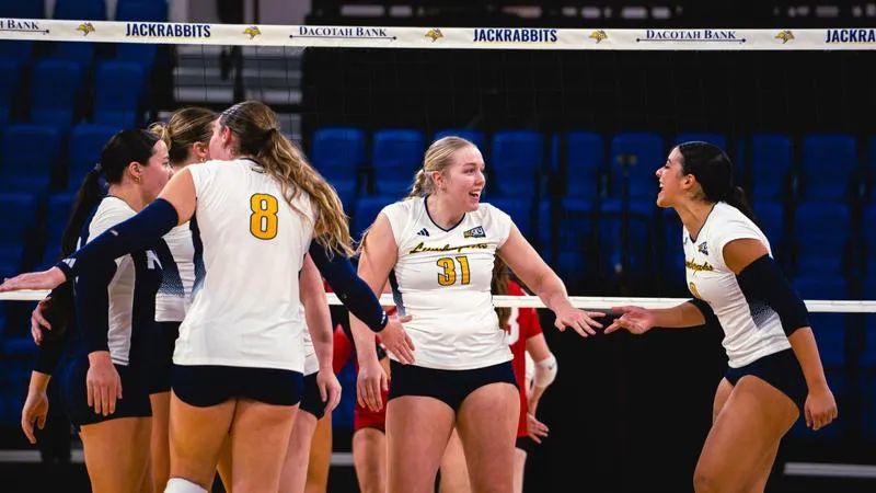 Lumberjacks Take Down Leathernecks in Five Sets