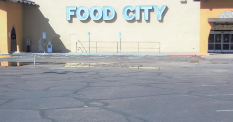 Food City deal clears council amid mayor's secrecy accusations