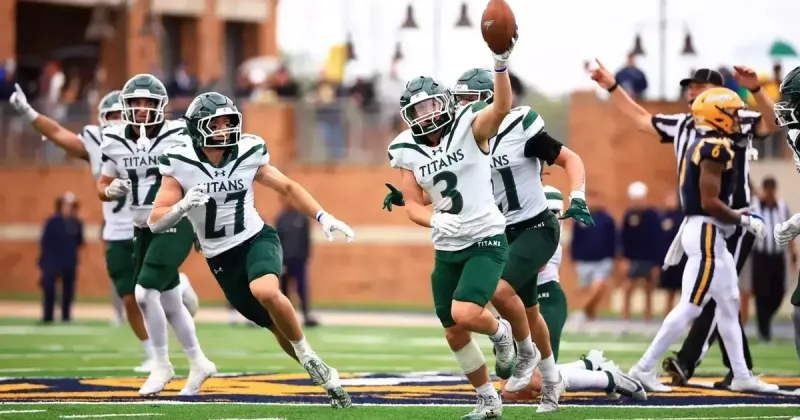 Defense takes over, sends Illinois Wesleyan past Augustana