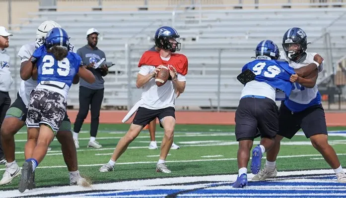 Chandler High Quarterback Will Mencl Aims to Transition High-Octane Game to Oregon