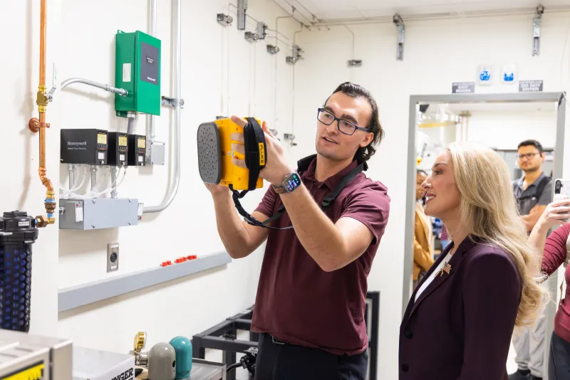 DOE lauds student program that provides energy audits for state businesses
