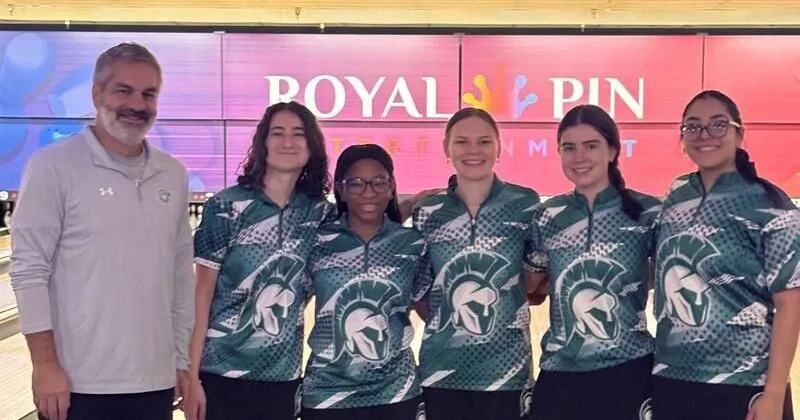 Robinson and Johnson lead historic meet for IWU bowling