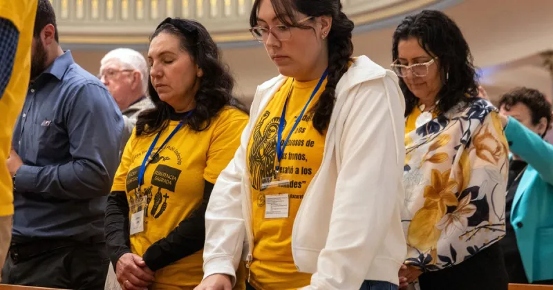 Chicago clergy to visit Pope Leo to advocate for immigrant detainees