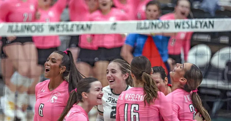 No. 1 Illinois Wesleyan volleyball sweeps North Park on Dig Pink Night