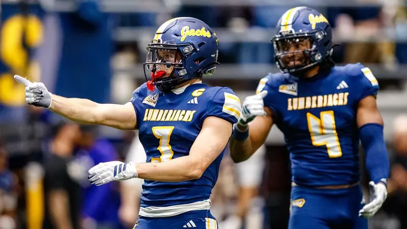 Lumberjacks Finish Strong, Notch 38-25 Homecoming Win Over Portland State