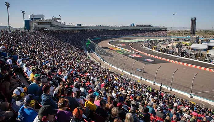 Tyler Reddick Wins At Phoenix Raceway, Kyle Larson's NASCAR Chase Lead Shrinks