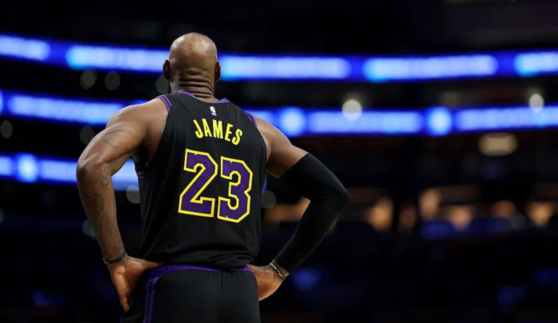 LeBron James Next Team Odds: Cavs Favored; Warriors Making A Push