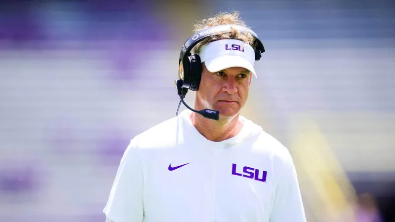 LSU Leaves Dae'Quan Wright, Zxavian Harris Off Roster Ahead Of Clemson Game