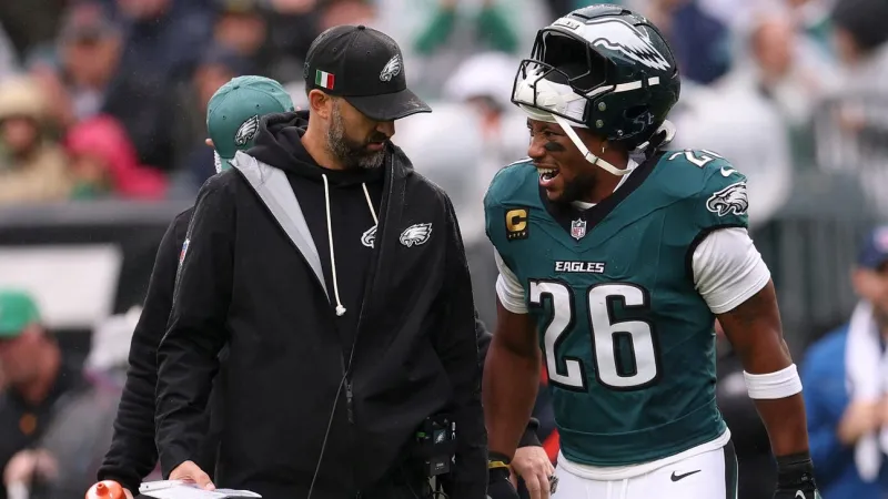 Eagles RB Saquon Barkley Reportedly Considered Week-To-Week With Hamstring Injury
