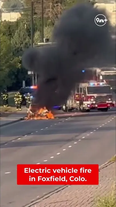 Electric vehicle fire in Foxfield (Video)