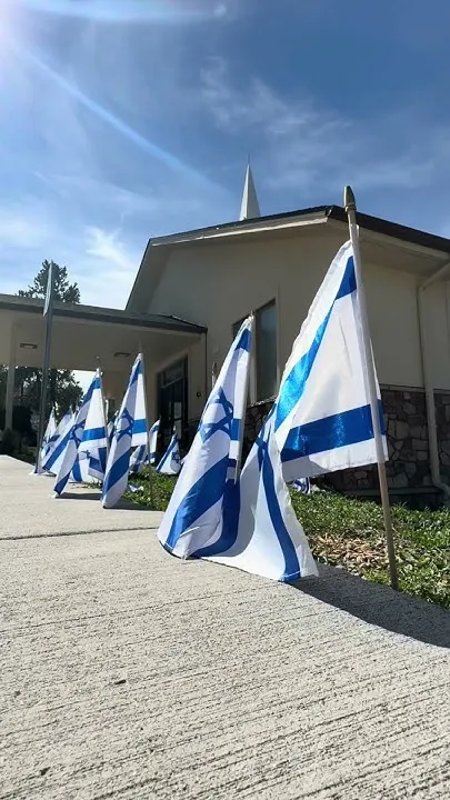 Christian church displays hundreds of Israeli flags (Video)