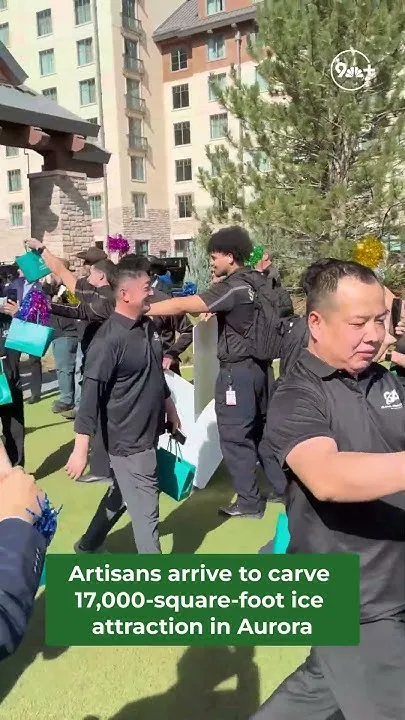 Ice artisans arrive in Colorado ready to carve Christmas exhibition (Video)