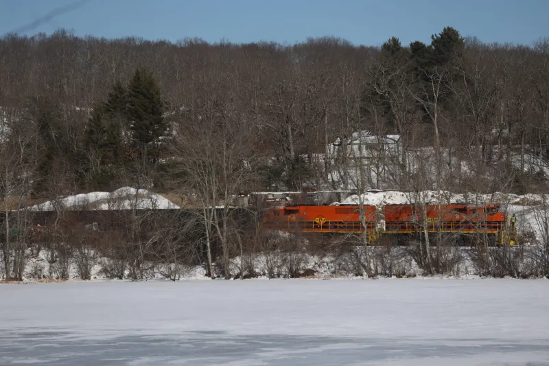 Broken wheel rim caused Mansfield train derailment, records show
