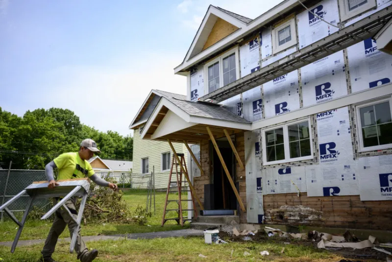 CT talks housing, but doesn't walk it