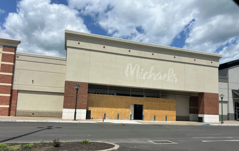Best Buy, Price Chopper, Black Friday Deals. Connecticut's latest business openings, closings