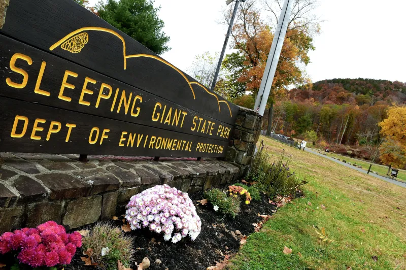 2 Connecticut state parks close after parking lots fill to capacity