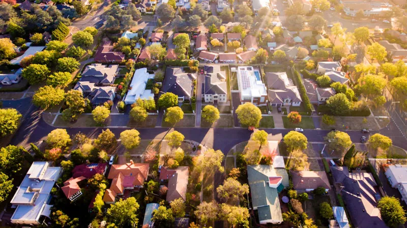 Does a person's neighborhood impact their risk of pancreatic cancer?