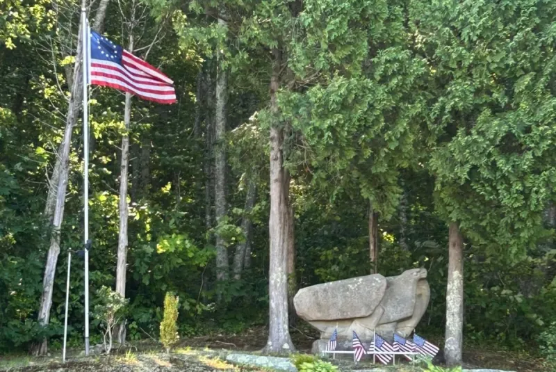 Lyme Veterans Committee Raises Betsy Ross Flags to Honor Revolutionary War Veterans