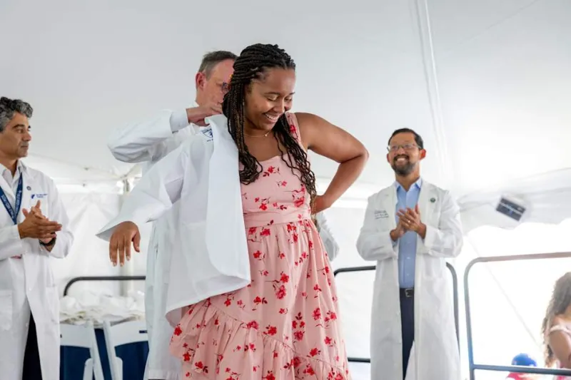 Yale School of Medicine welcomes M.D. Class of 2030 at White Coat Ceremony