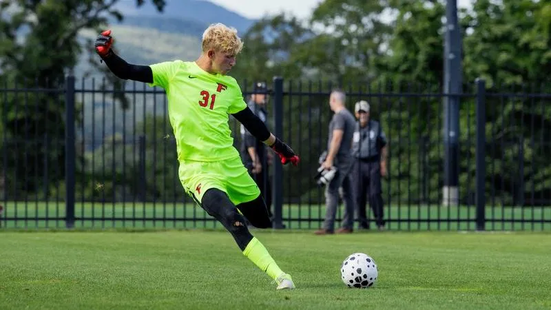 Men's Soccer Edged In Closing Seconds Against #17 Marshall