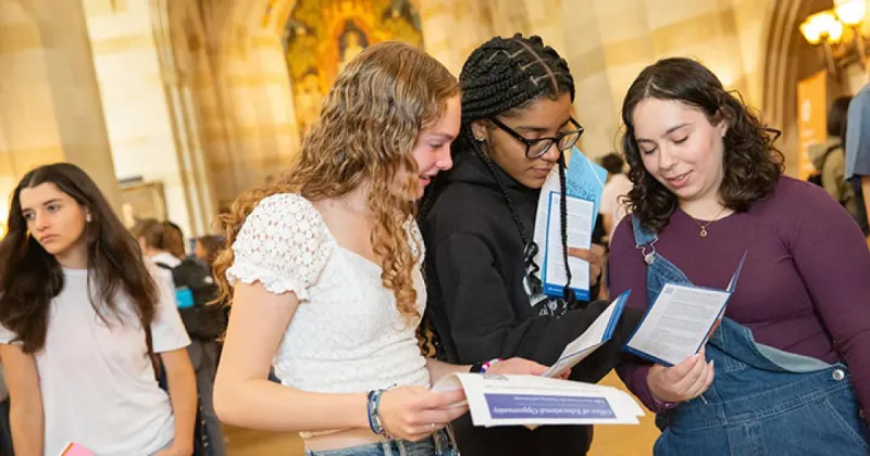 Academic resource fair, tours, and 'passport' help students explore Yale Library