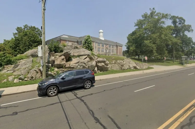 Selectmen Delay Decision on Removing 1-Hour Parking in Cos Cob