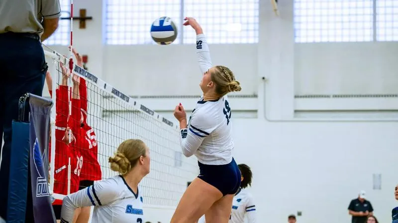 SCSU Volleyball Splits Final Two Matches at Rollins Tournament