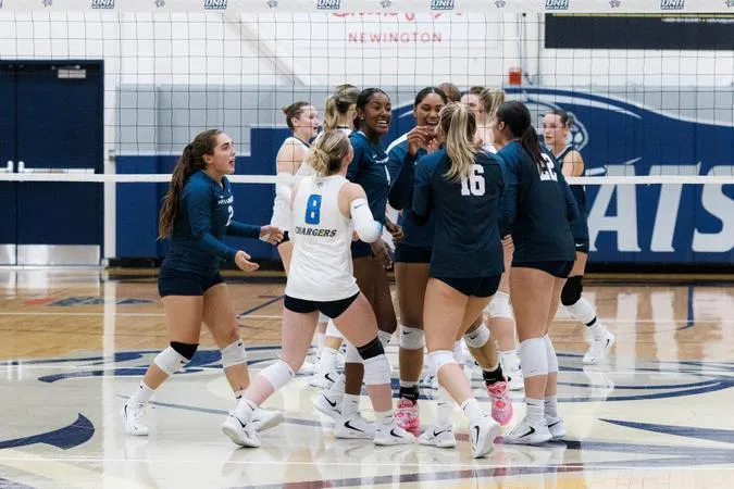 New Haven Volleyball Competes in the Holly Young Invitational, Greene gets First New Haven Win
