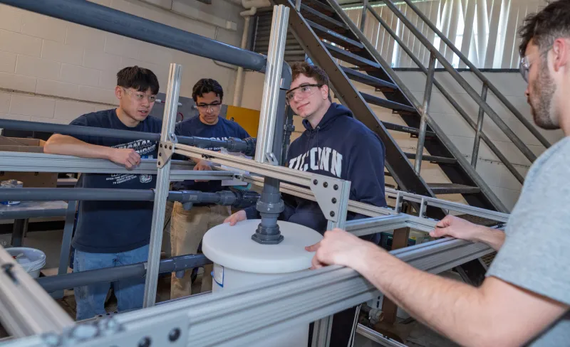 Students Help Students in Hands-on Chemical Engineering Course