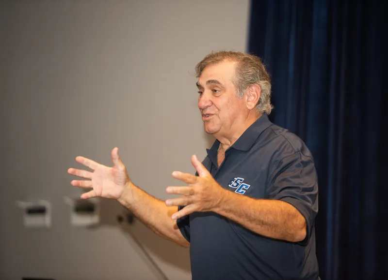 Dan Lauria, '70, Named to New Haven Gridiron Hall of Fame