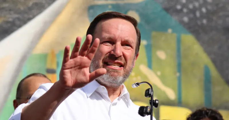 Murphy slams Russian oligarch's funding of Trump Jr.'s wedding
