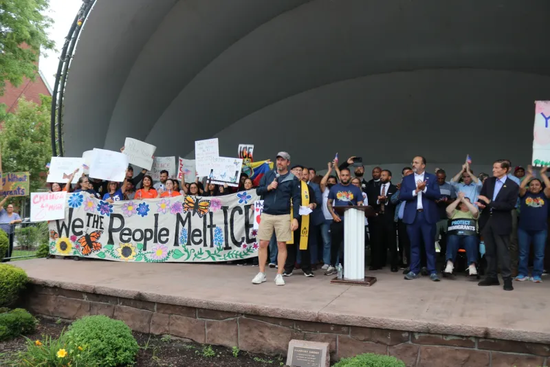 Murphy seeks to bar ICE enforcement at playgrounds, bus stops
