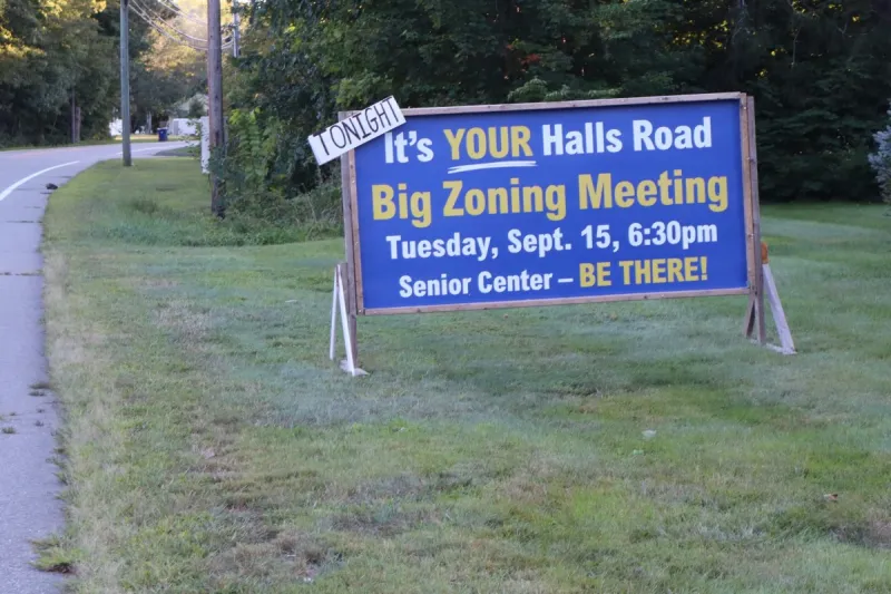 Residents Turn Out in Droves to Discuss Halls Road, Other Zoning Issues