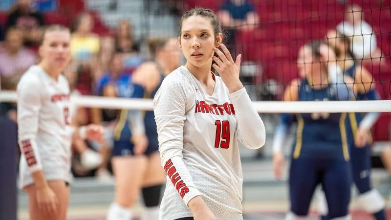Hartford Volleyball Splits Tri-Match with USMMA and WestConn