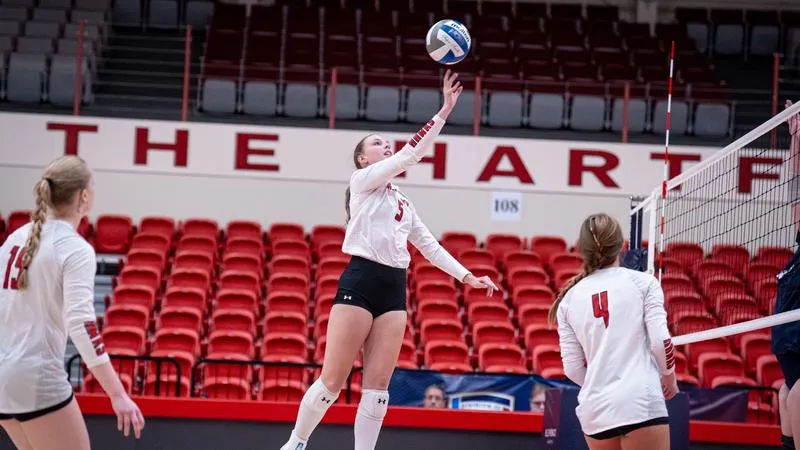 Hartford Volleyball Sweeps Western New England 3-0 to Get First Conference Win of the Season.