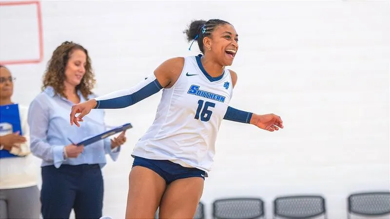 Sydney Bennett Leads SCSU Volleyball In NE10 Opening Win Against Saint Anselm