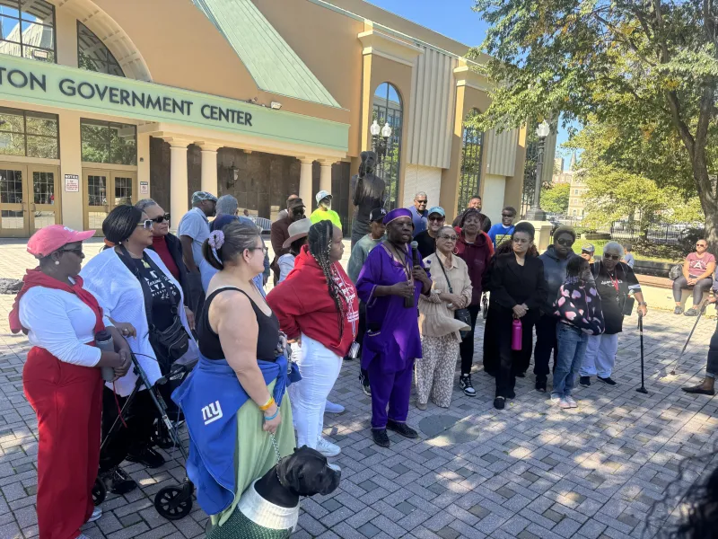 Bridgeport residents rally behind Police Chief Roderick Porter amid union dispute