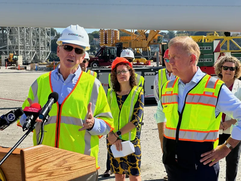 Lamont faces criticism over 'cozy' relationship with Eversource CEO