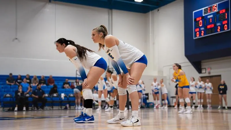 Volleyball Remains Undefeated in NEC Play with Sweep of Le Moyne