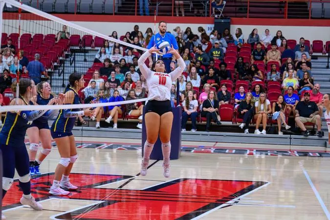 Hartford Volleyball Falls in Four Sets to Roger Williams University