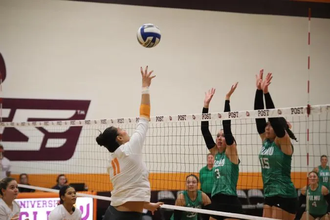 Volleyball claims third-straight victory in five-set showdown to open Homecoming Weekend