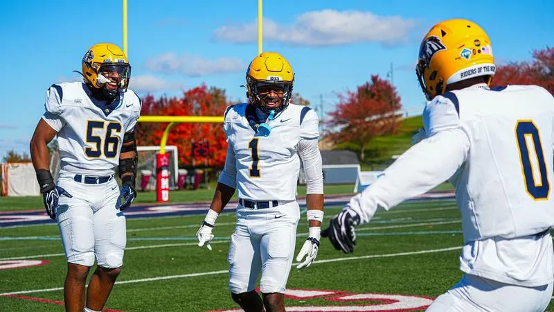 New Haven's Defense Stifles Robert Morris, Powers Blue & Gold to 26-15 Victory